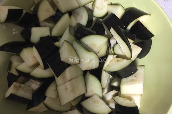 家常烧茄子的做法图解1
