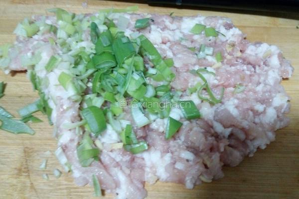 猪肉香菇小白菜馄饨的做法图解4