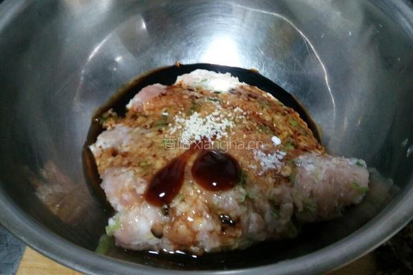 猪肉香菇小白菜馄饨的做法图解8