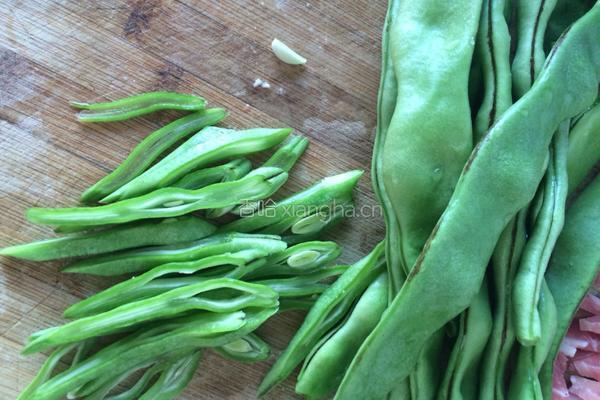 芸豆炒肉的做法图解2
