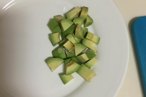 虾仁牛油果奶酱意面的做法图解4