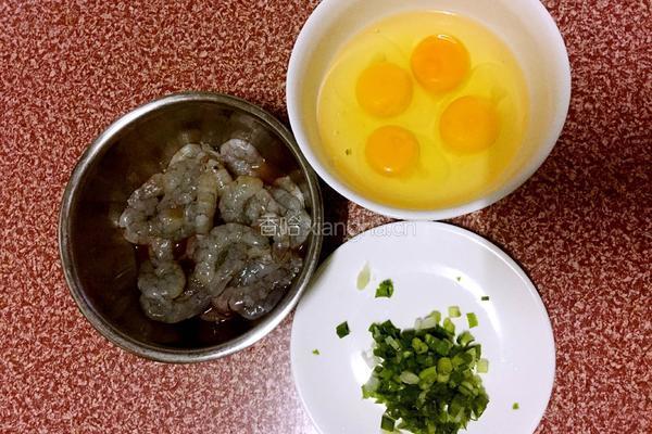 虾仁炒鸡蛋的做法图解1