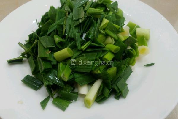 蒜苗炒小河虾的做法图解3