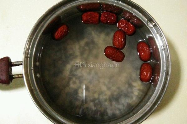 黑米糯米圆红枣粥的做法图解3