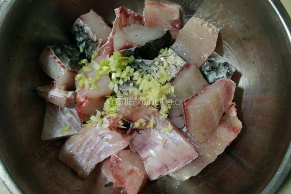 冰糖草鱼块的做法图解4