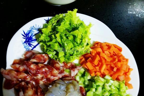 五彩炒饭的做法图解1