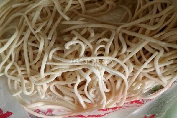 炸面条的做法图解1