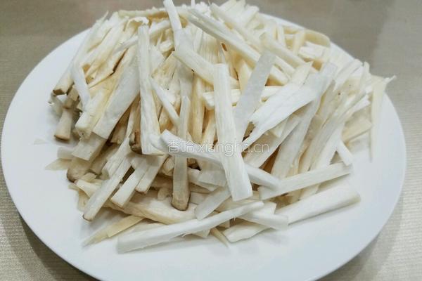杏鲍菇炒肉丝的做法图解4