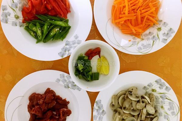 黑椒牛肉乌冬面的做法图解1