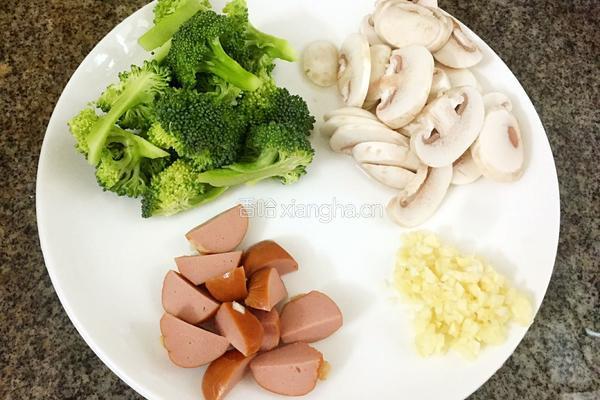 菠菜奶汁意面的做法图解3