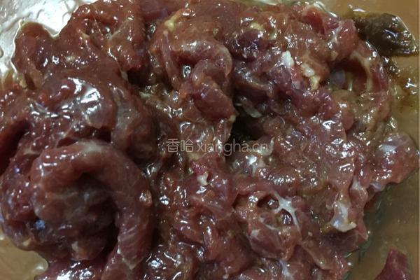 青椒烩牛肉的做法图解3