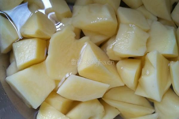 土豆烧鸡块的做法图解2