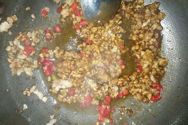 辣肉酱拌面的做法图解6