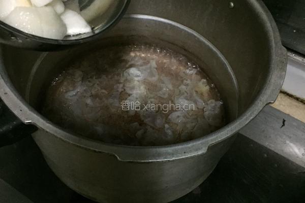 冰糖雪梨银耳羹的做法图解5