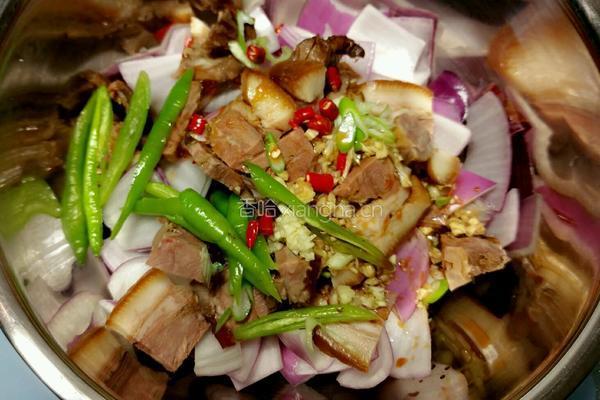 洋葱拌烧肉的做法图解3