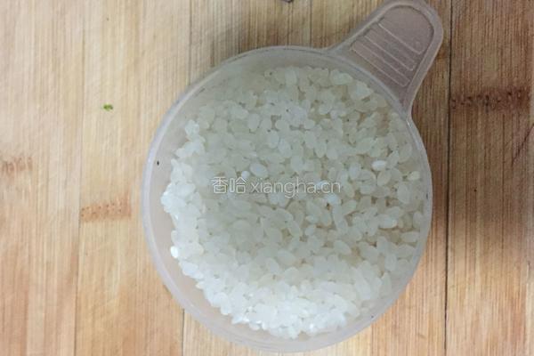 微波炉蒸米饭的做法图解1