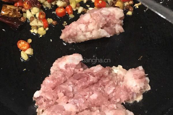 香辣肉末茄子煲的做法图解11