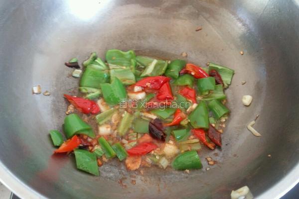 双椒炒花菜的做法图解3