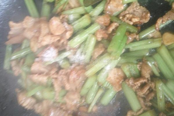 芹菜炒肉的做法图解12