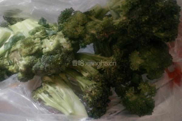 凉拌西兰花的做法图解1