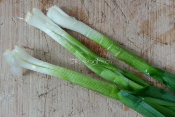 蒜苗回锅肉的做法图解2