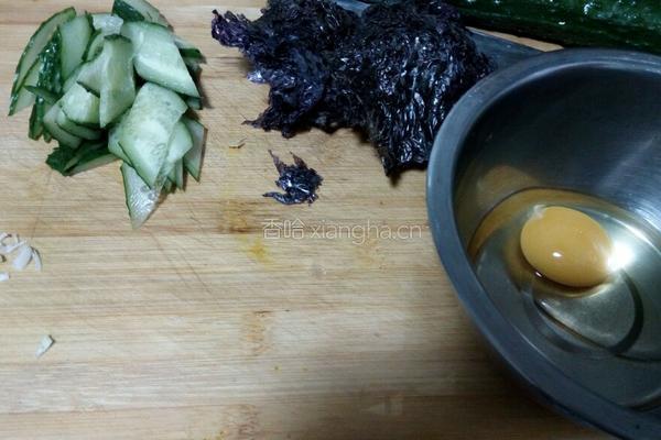 鸡蛋紫菜黄瓜汤的做法图解1