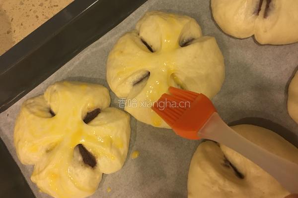 豆沙花朵面包的做法图解12