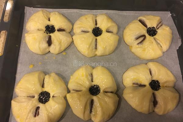 豆沙花朵面包的做法图解15