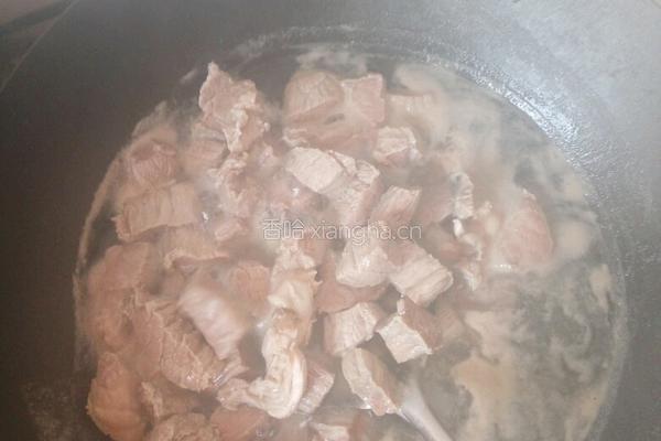 牛肉萝卜 汤的做法图解2