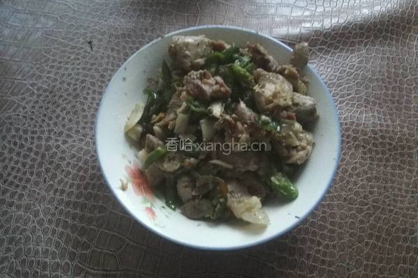 辣椒炒筒子骨肉的做法图解6