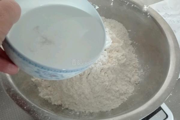 韭菜鸡蛋馅饺子的做法图解2