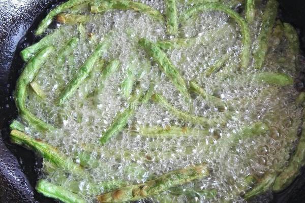 干煸豆角的做法图解2