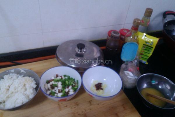 香菇蛋炒饭的做法图解1