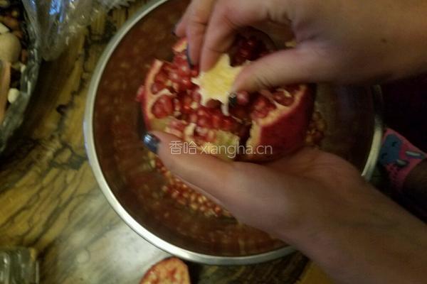 石榴速剥的做法图解4