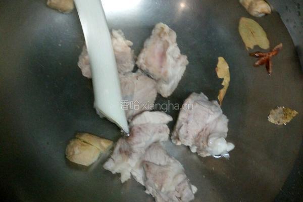 排骨玉米猴头菇虫草花汤的做法图解1