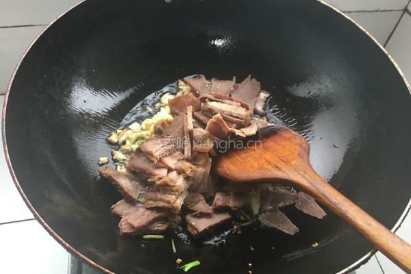 西兰花炒牛肉的做法图解5