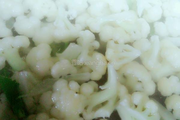 家常肉烧花菜的做法图解2