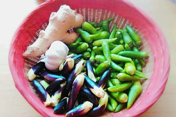油焖牛肉小辣椒的做法图解2