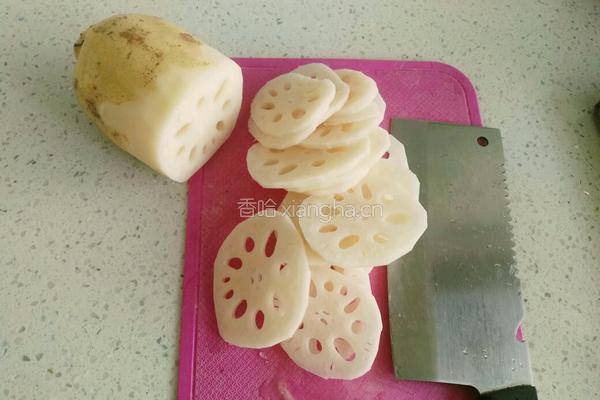 蒜蓉拌藕片的做法图解1