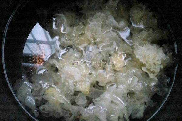 红枣冰糖银耳莲子羹的做法图解5