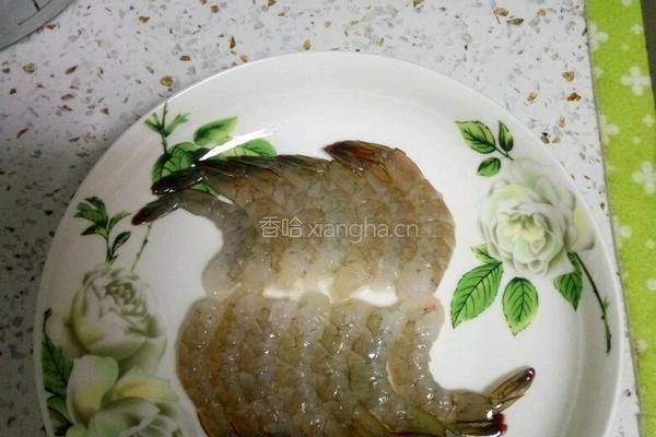 凤尾香酥虾球的做法图解1