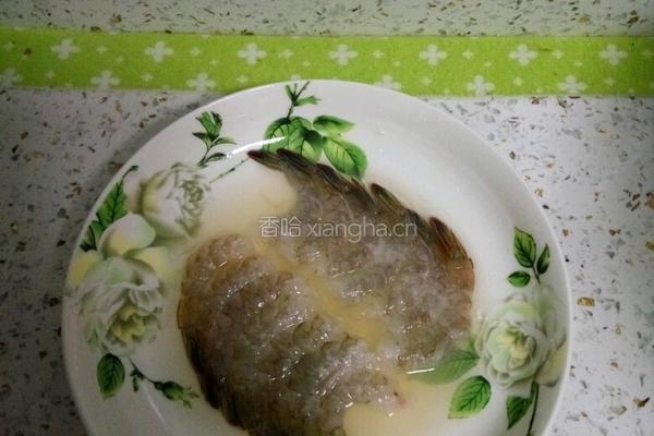 凤尾香酥虾球的做法图解2