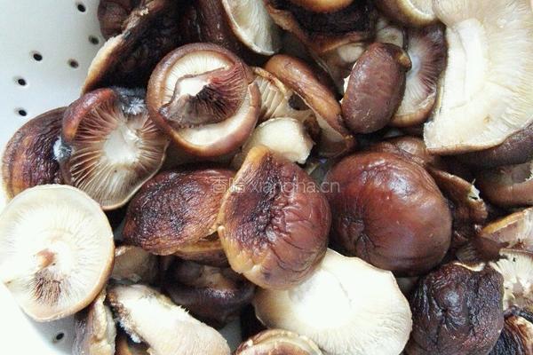 香菇猪肉酸汤水饺（无辣）的做法图解2