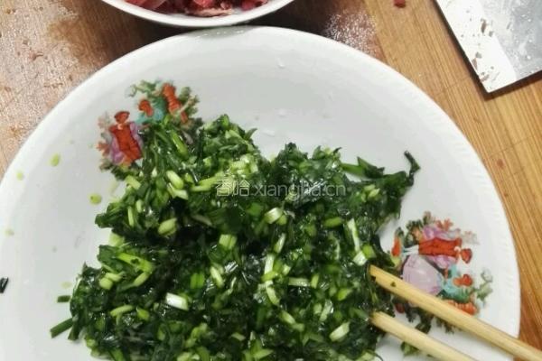 韭菜牛肉馅饼的做法图解3