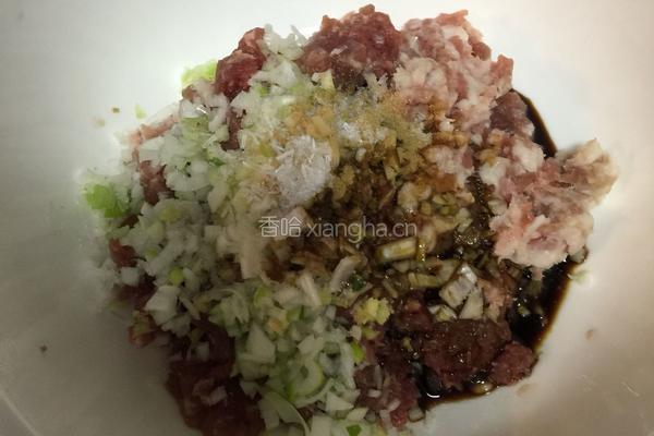香菇猪肉虾仁饺子的做法图解6