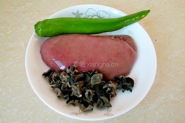 云耳炒腰花的做法图解1