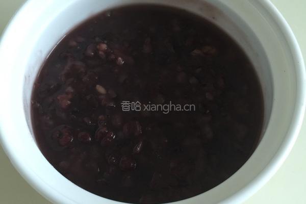 黑米粥的做法图解2