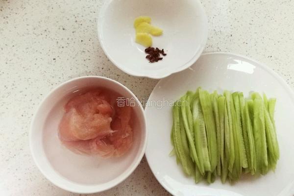 黄瓜鸡丝凉拌菜的做法图解1