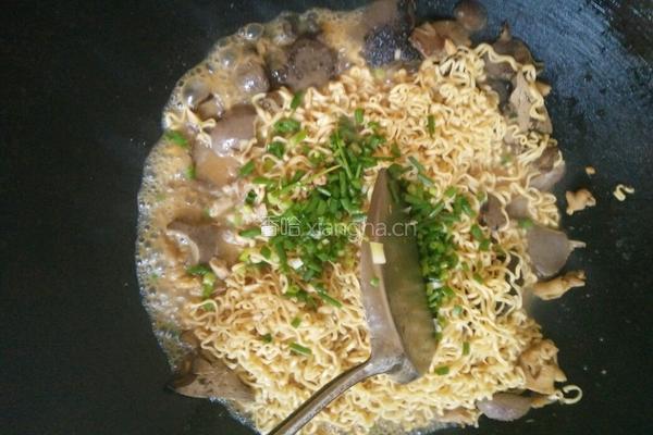 鸡杂炒面的做法图解10