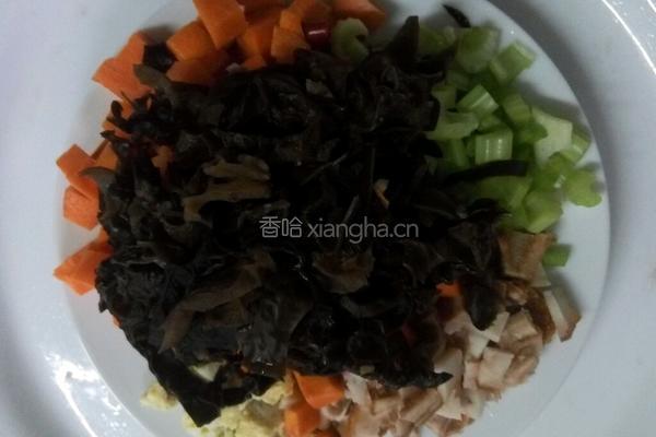 五彩炒饭的做法图解1